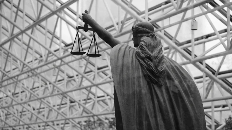 Граница между убеждением и манипуляцией по Чалдини